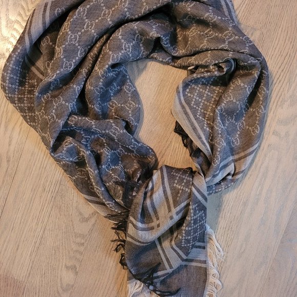 Gucci Silk GG monogram and diamante fringe shawl/scarf - Picture 2 of 7